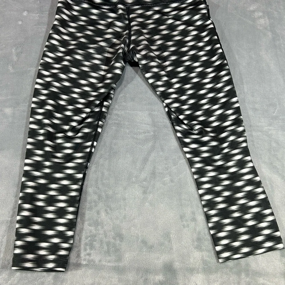 Nike Women Dri-Fit Capri Leggings Run Fast Live Fearless Urban Camo Size S - Picture 2 of 5
